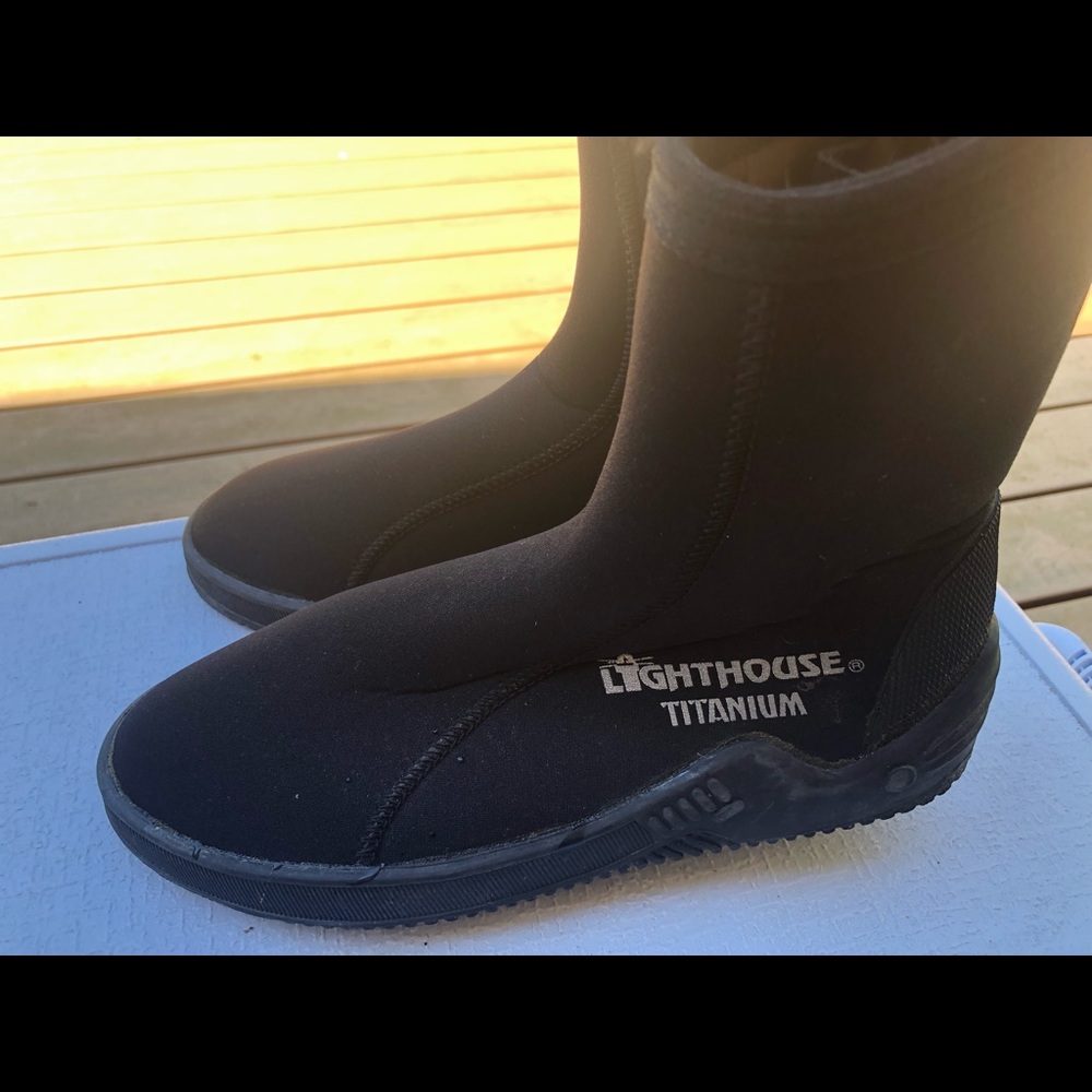 lighthouse Titanium Men’s Water Boots Size 8M